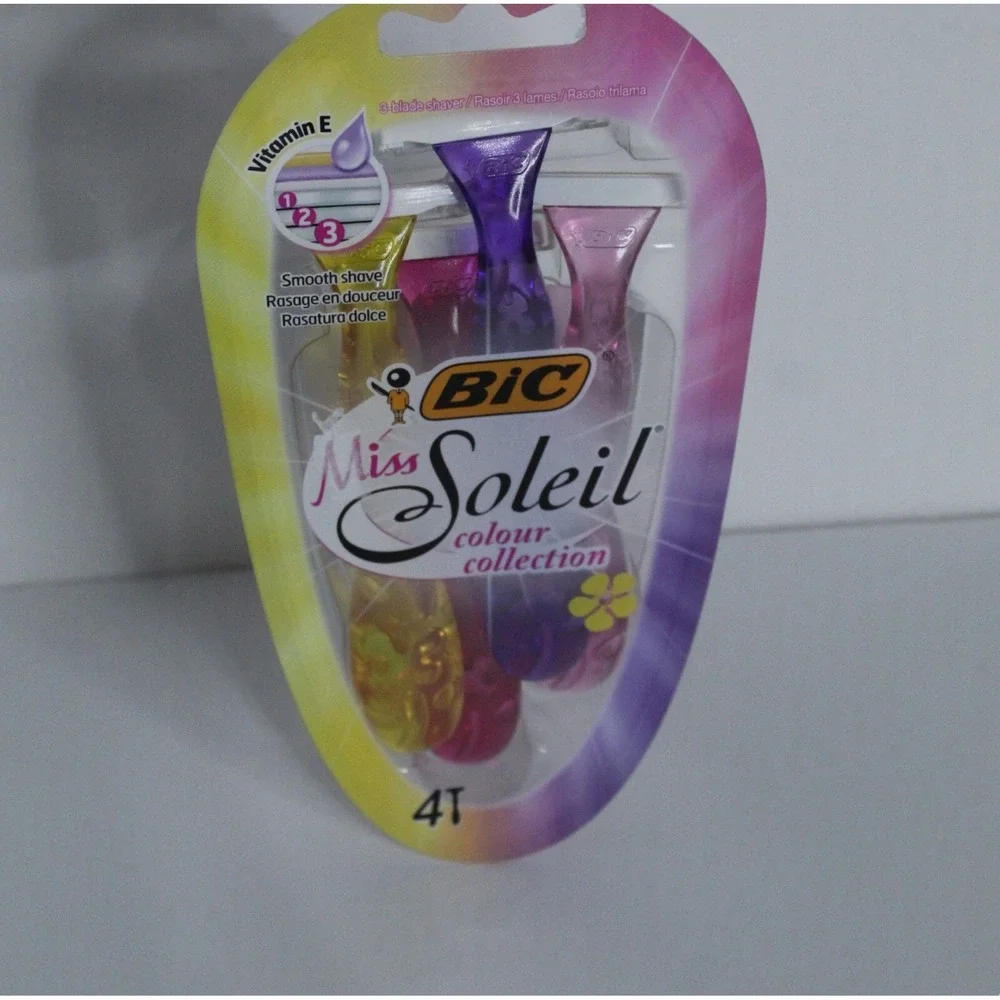 Bic Miss SOLEIL Razor-  3 Blades per Razor, 4 Razor Each‎  SEALED Unopened Item